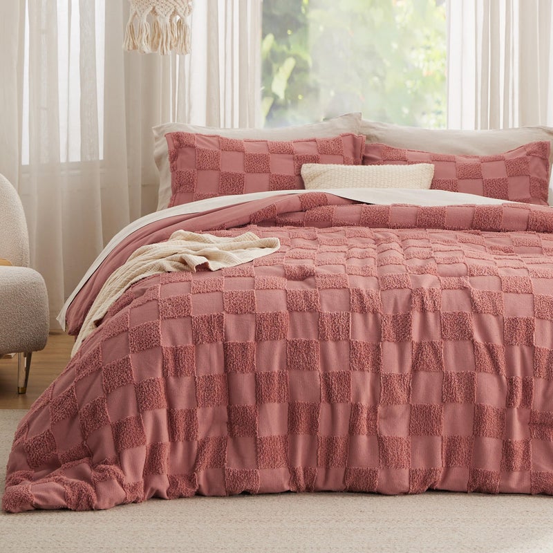 Bedsure Queen Size Comforter Set Grayish Pink, Boho Tufted Bed Set, Checkered Farmhouse Shabby Chic Bedding, 3 Pieces, 1 Plaid Geometric Comforter and 2 Pillow Shams - Image 1
