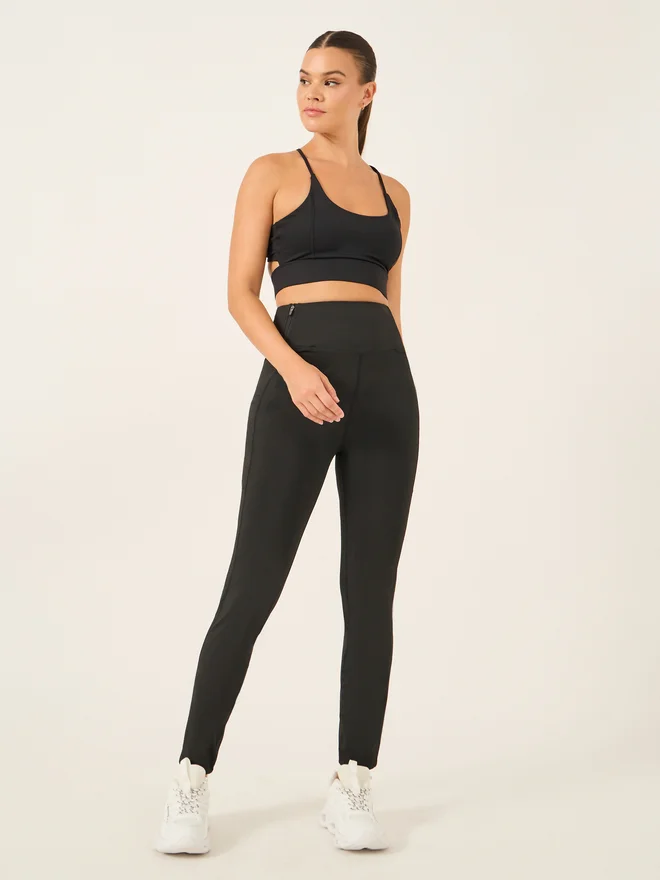 Styli Styli Active V Strap Back Cut Out Medium Impact Sports Bra