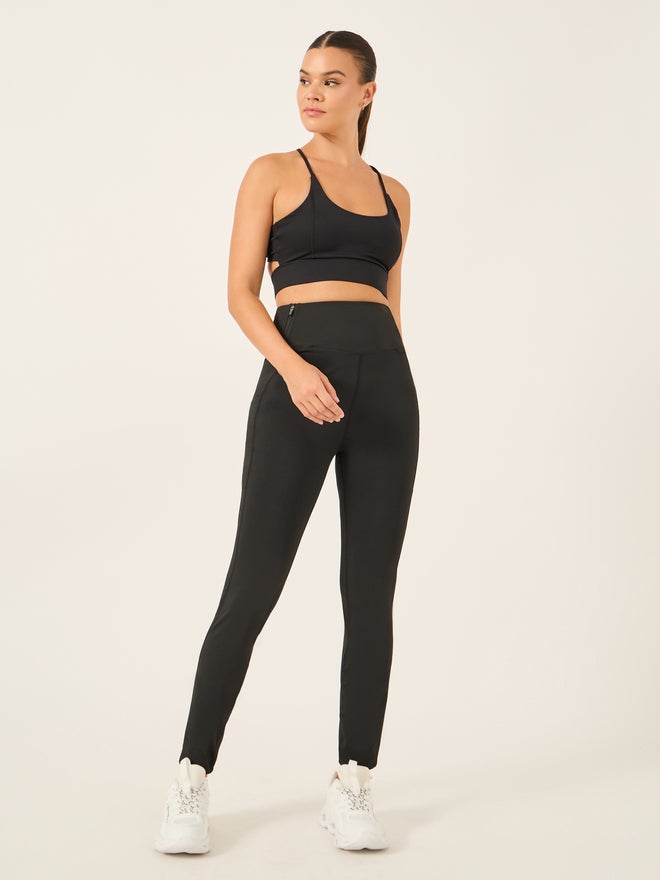 Styli Styli Active V Strap Back Cut Out Medium Impact Sports Bra  - Image 3
