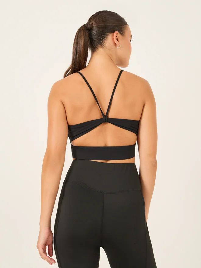Styli Styli Active V Strap Back Cut Out Medium Impact Sports Bra