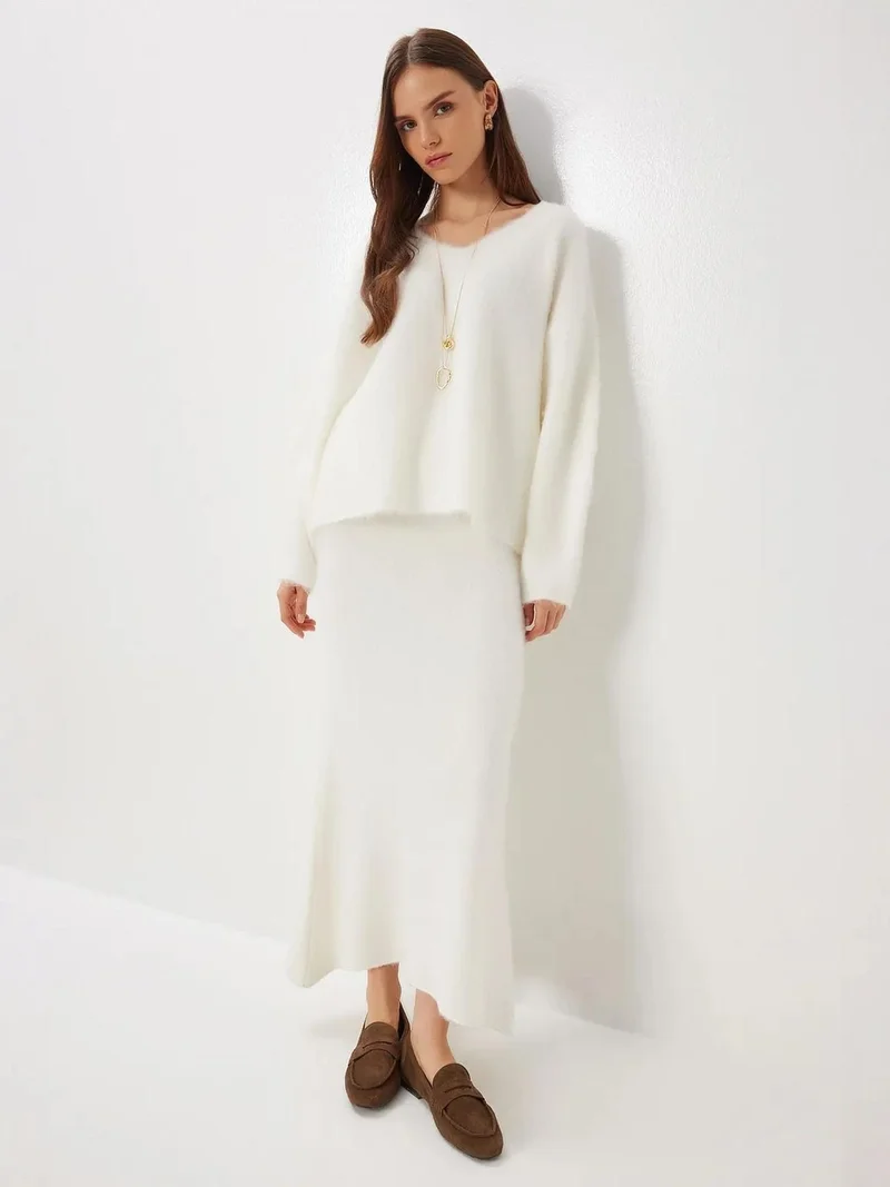 إسطنبول الساحرة ISTANBUL Textured V-neck Sweater & Maxi Skirt Two-Piece Set