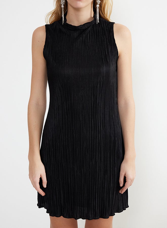 trendyol Black A-Cut Lined Pleated Knitted Short Elegant Evening Dress TPRSS24EL00068  - Image 4