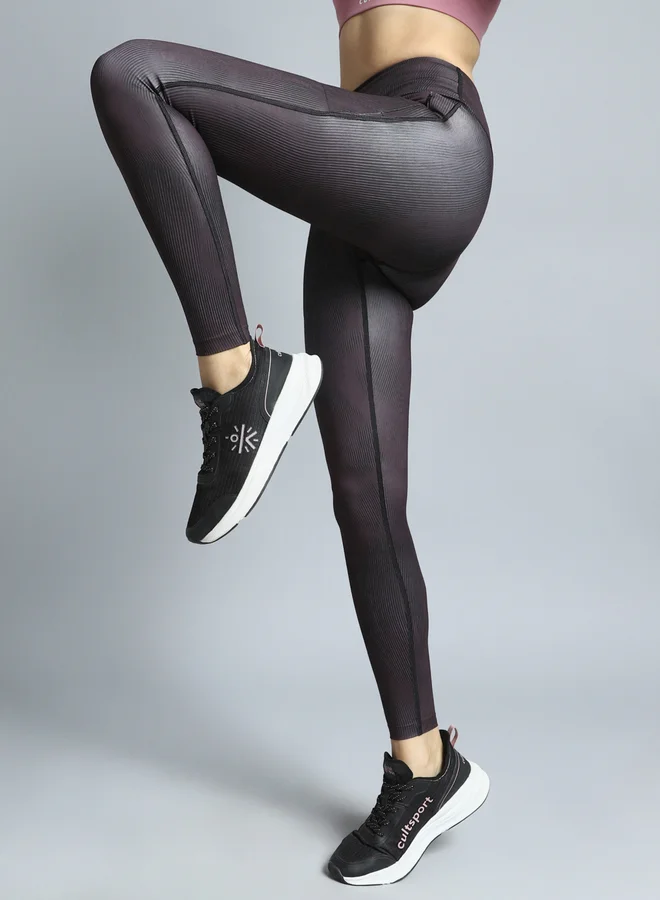 كالت بنطلون ليجنز نسائي للجري بتصميم مموه حضري