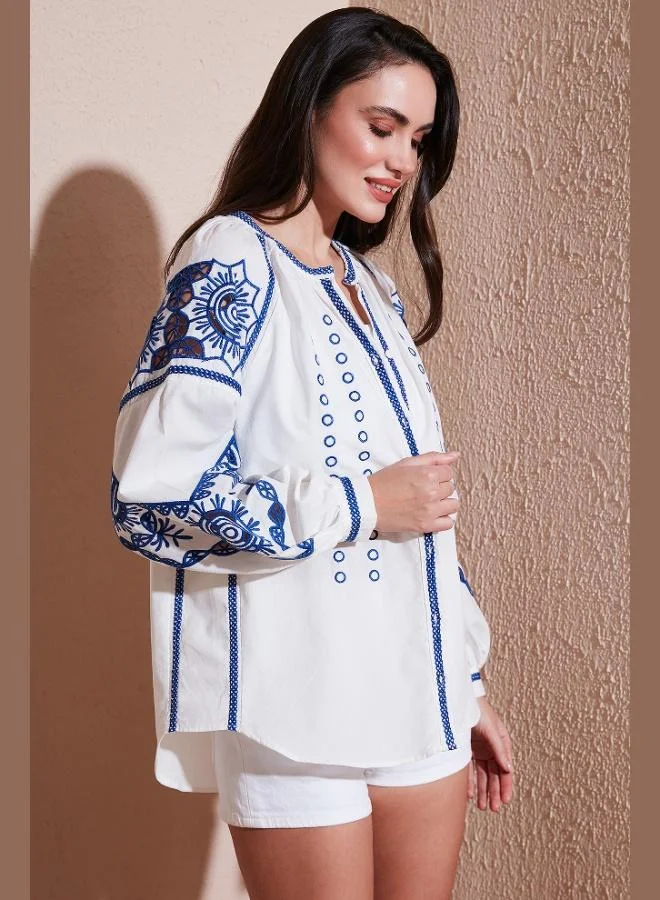 ليلا قميص قطني مطرز بياقة على شكل حرف  مقاس كبير للنساء