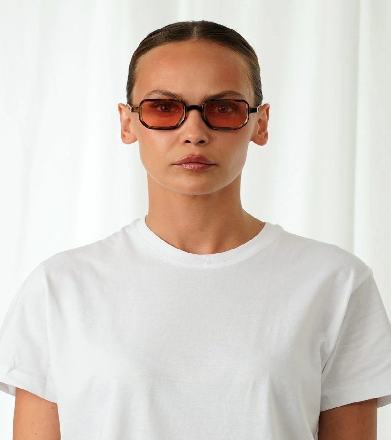  اكسبليست باوتس نظارات شمسية بيللي للجنسين بلون السلحفاة والخوخي - Image 4