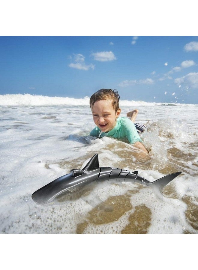 كودو لعبة سمكة قرش تعمل بالتحكم عن بعد 2.4 جيجا هرتز بمقياس 1:18 عالية المحاكاة لحمام السباحة والحمام، هدية رائعة لقوارب التحكم عن بعد للأولاد والبنات من سن 6 سنوات فما فوق (مع بطاريتين) - Image 1