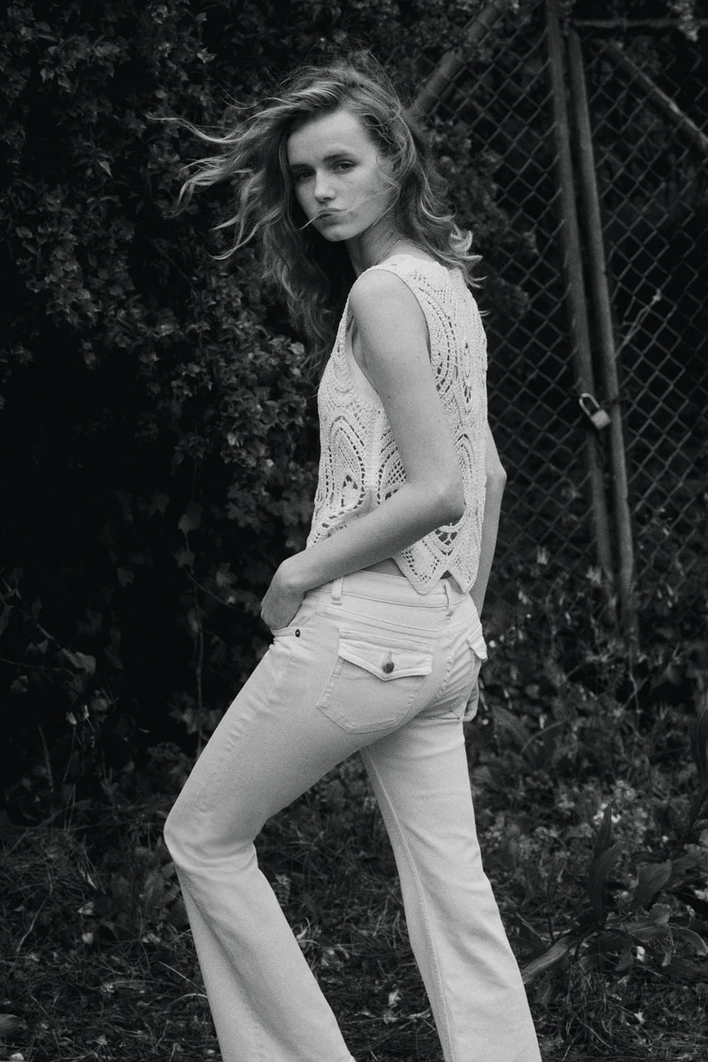 اتش اند ام جينز بقصة حافة واسعة وخصر منخفض