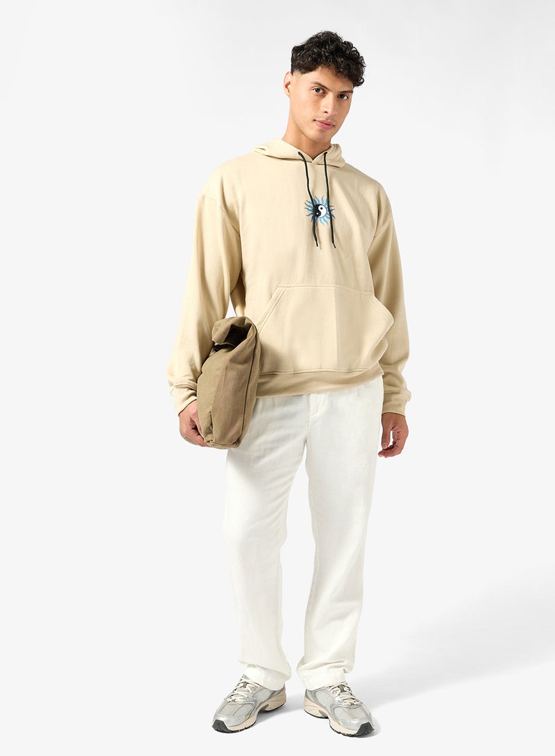 سفنتي فايف بيسيكس هودي بطبعة جرافيك - Image 4