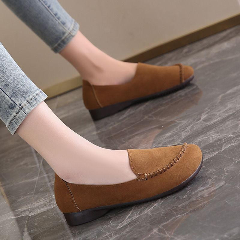 Women's Casual Slip-on Loafers with Wide Fit - Image 1