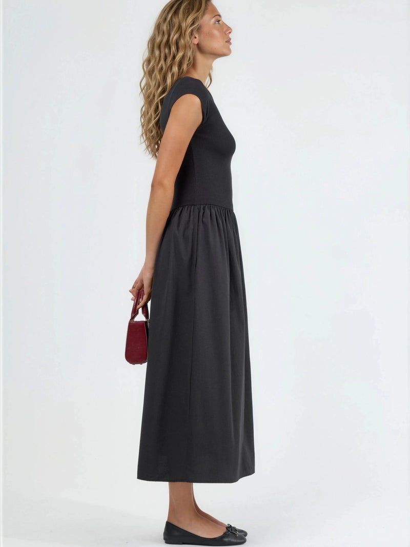 BUSEM Casual Midi Dress with Crew Neck - Image 4