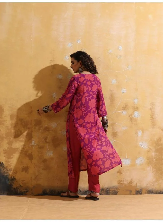 ترو برونز طقم كورتا حرير موسلين بطبعة جاال بنفسجي خوخي من  بفتحة جانبية عالية