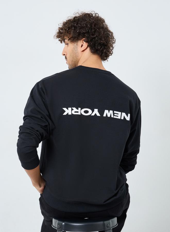 ستايلي سويت شيرت بقصة مريحة وطبعة عالية الدقة - Image 1