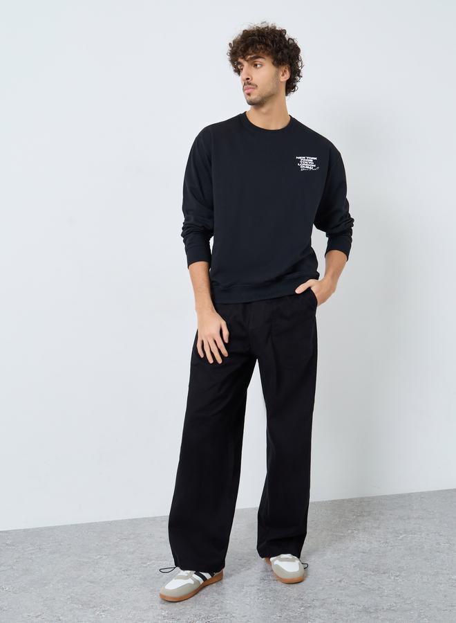 ستايلي سويت شيرت بقصة مريحة وطبعة عالية الدقة - Image 2