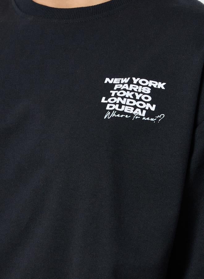 ستايلي سويت شيرت بقصة مريحة وطبعة عالية الدقة - Image 4