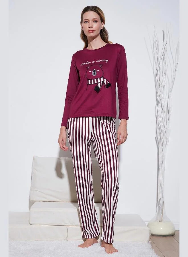 ليلا طقم بيجامة ليلا نسائي بقصة عادية وياقة دائرية بنقوش