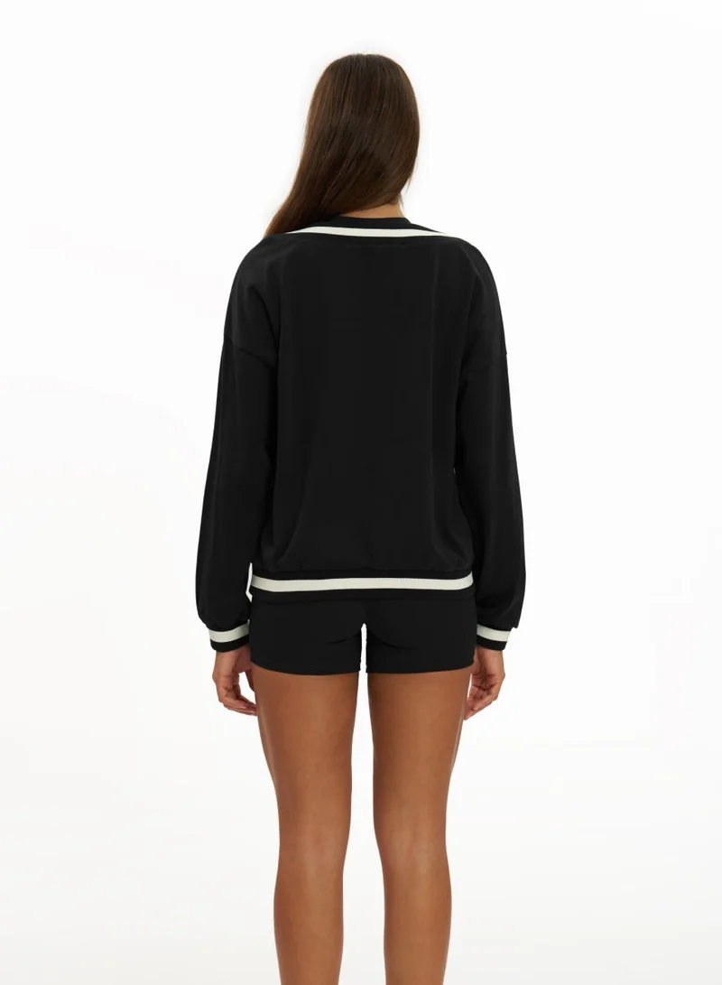 Kawn.yoga Licorice Black Womens V-Neck Loose Fit Light Sweatshirt for Women | Best Price UAE