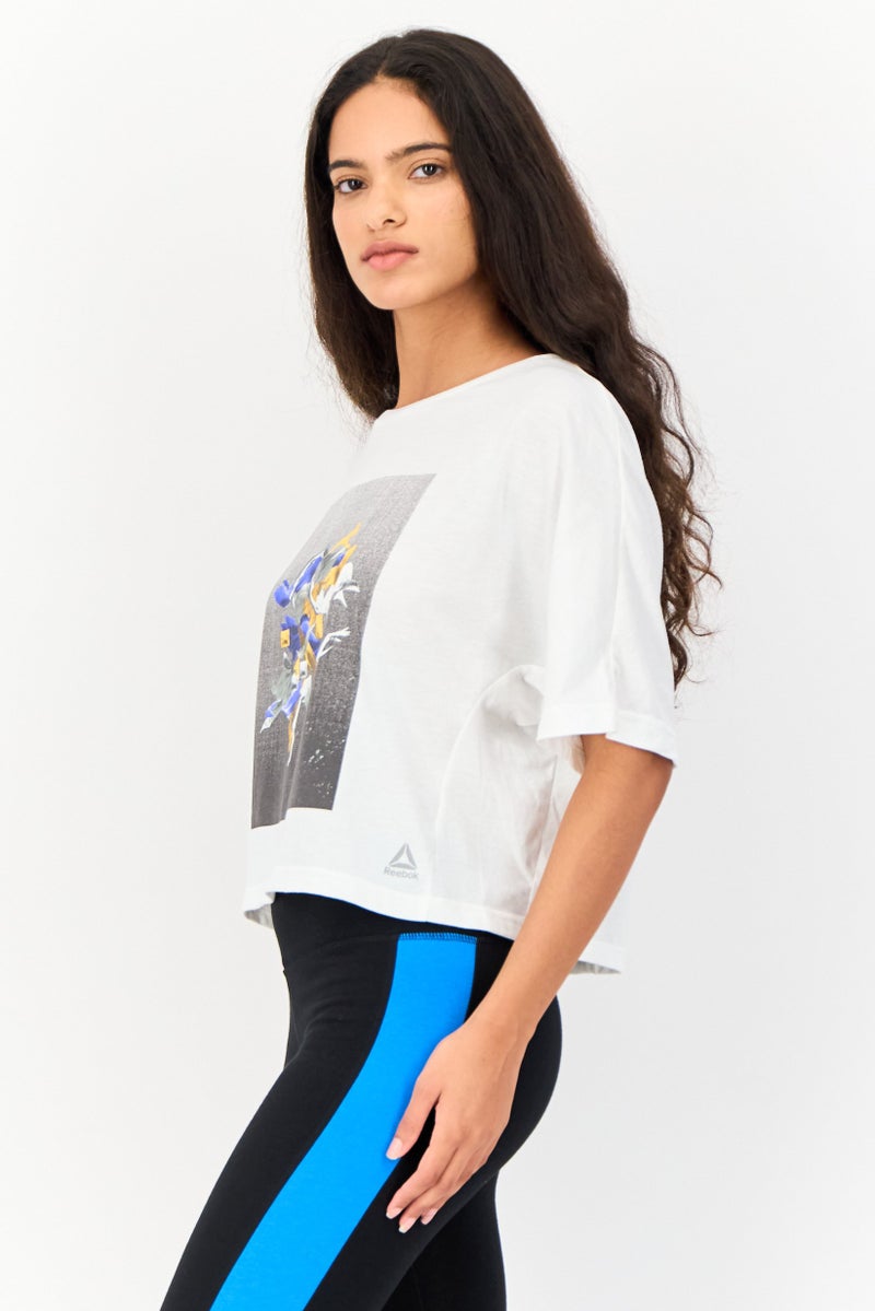 Reebok تي شيرت رياضي نسائي قصير الأكمام في الهواء الطلق، أبيض - Image 3