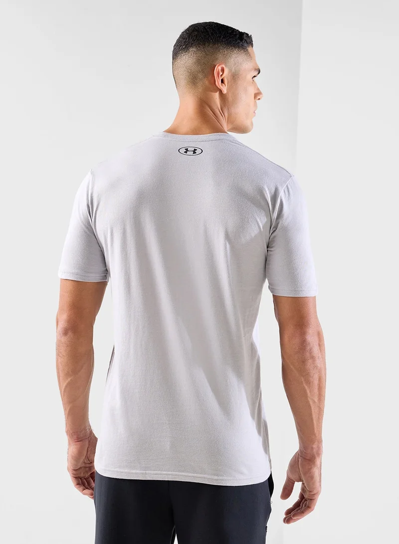 اندر ارمر تيشيرت أساسي