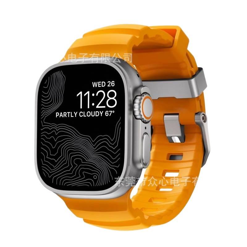 سوار ساعة ذكية سوار رياضي من السيليكون متوافق مع Apple Watch 42/44/45/49mm بملاءمة قابلة للتعديل وحزام بديل باللون فضي قابل للتعديل - Image 2