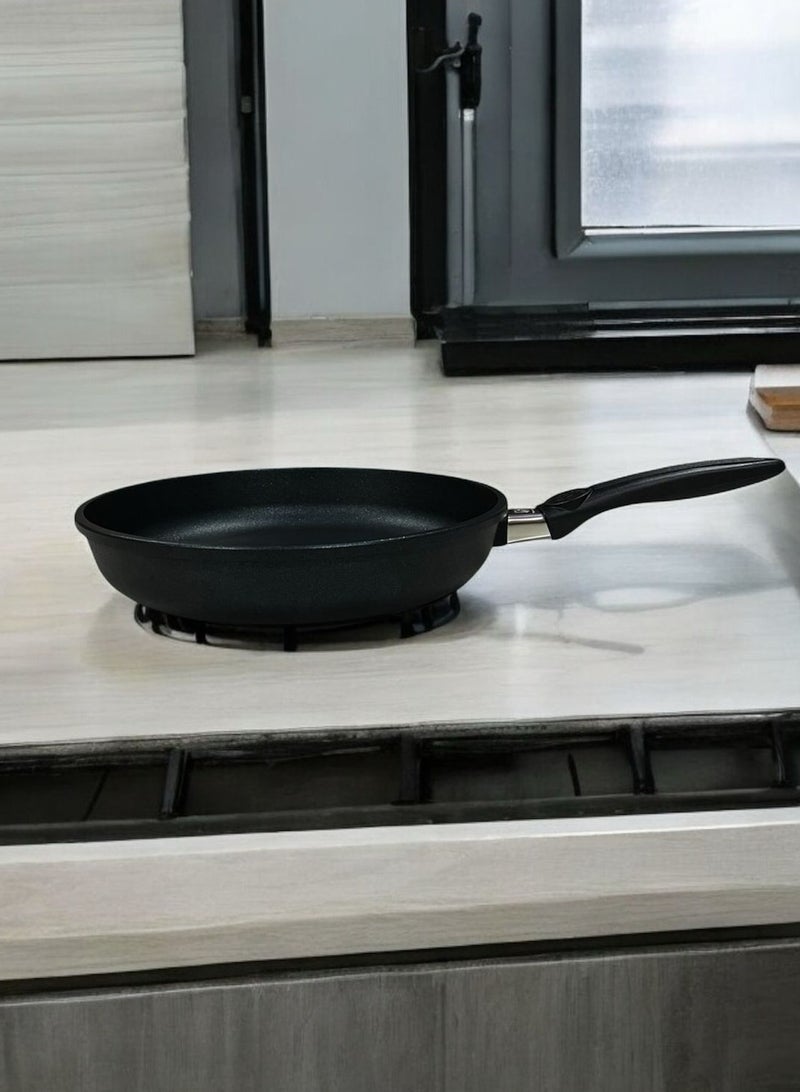 اس كي كي مغلاة من SKK تيتانيوم الماني الاصلي مقاس 26 تتميز ب 6طبقات قويه تحتفض بالحرارة لمدة طويلة سهله التنضيف - Image 1