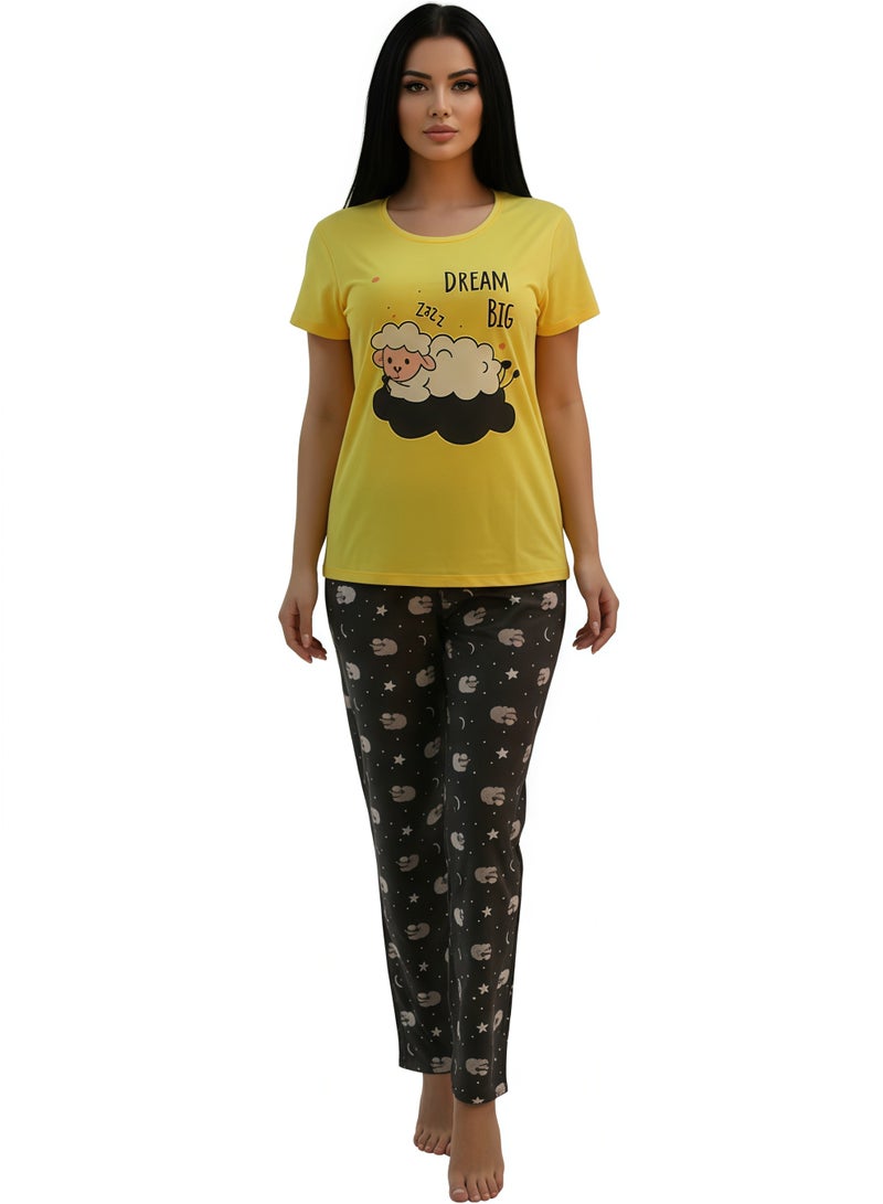جوانا طقم بيجاما نسائي بطبعة "احلمي بشكل كبير" - قميص بأكمام قصيرة وبنطال طويل، أصفر، مقاس M - Image 1