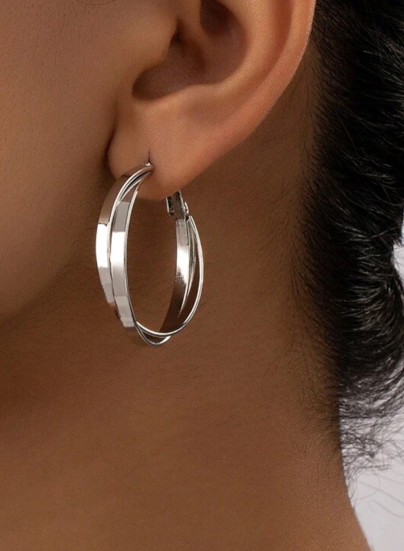 إيكوال حلق اذن نسائي من الاستانلس ستيل دائري باللون الفضي أنيق وعالي الجودة - Image 1