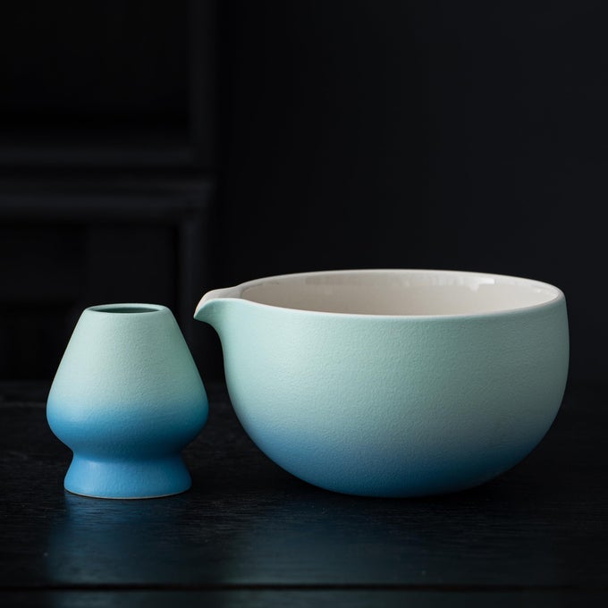 JAPANESE CERAMIC MATCHA CHAWAN 18OZ BLUE WHITE GRADIENT WHISK HOLDER INCLUDED