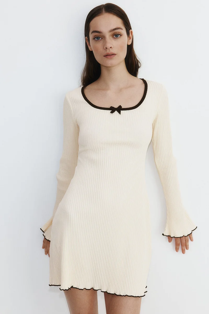 اتش اند ام فستان بتنورة واسعة بتصميم مرن