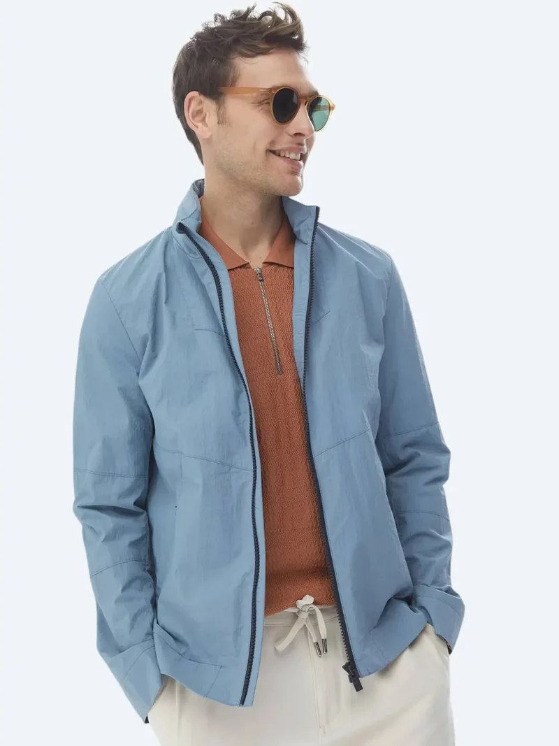 كيب معطف أزرق بقصة عادية وغطاء رأس مخفي، مناسب للإطلالات الكاجوال