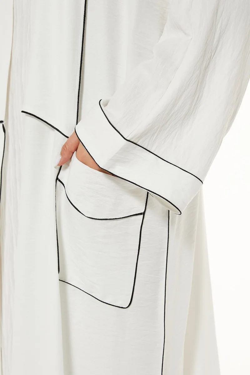Moistreet Pocket Detailed Flared Sleeve Abaya