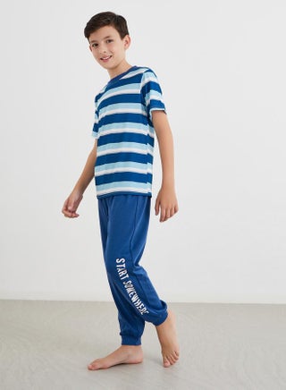 طقم تيشيرت مخطط وبنطلون رياضي مطبوع - pzsku/Z882322B4DFE1CA1DF447Z/45/1753366722/5a4d3b2e-7abc-444c-ac07-c81e7ef8544f