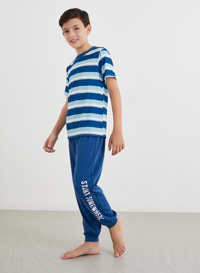 طقم تيشيرت مخطط وبنطلون رياضي مطبوع