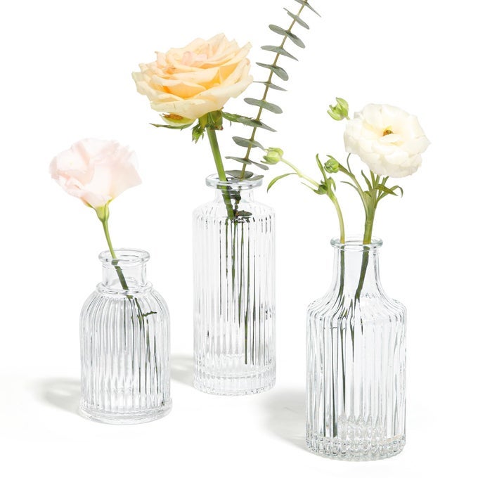 GLASS BUD VASES SET OF 3 SMALL FLOWER VASES IN BULK MINI RIBBED VASES FOR CENTERPIECES CLEAR VINTAGE VASE FOR TABLE DECORATIONS WEDDING PARTY RECEPTIONS HOME DECOR DIFFERENT SIZES