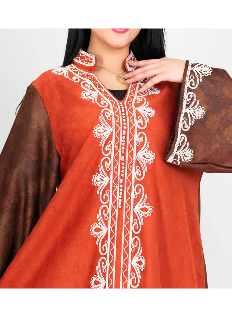 اكسا جلابية شتوية مطرزة بياقة آسيوية لون أحمر