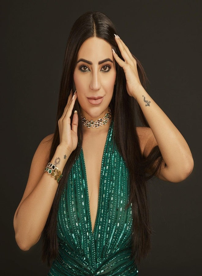 NATASHA MOOR أقلام كحل مصغرة ملونة NATASHA MOOR - ظلال جذابة وحيوية لتطبيق على خط الماء - نباتية وخالية من القسوة مع فيتامين E - مجموعة من 4 (بني، أزرق، تركوازي، ذهبي) - Image 4