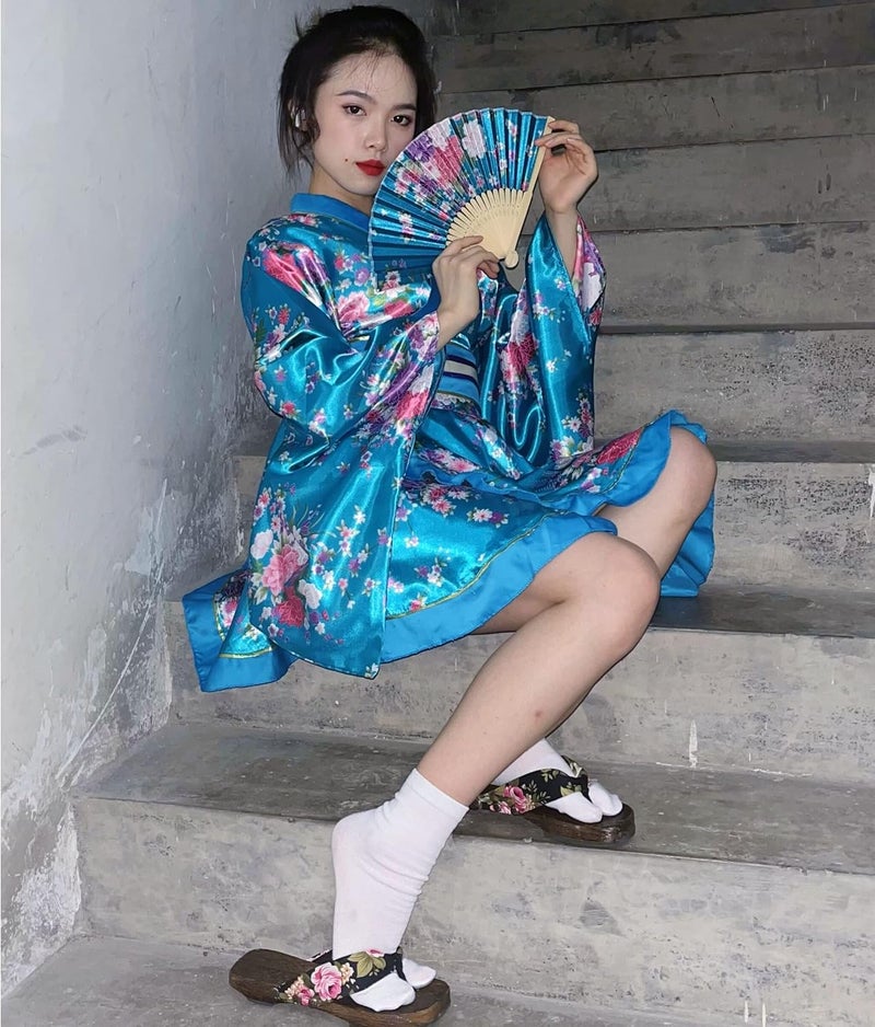 Elibelle Japanese Anime Women's Dance Kimono Robe Fancy Dress Hand Held Silk Folding Fans Tabi Hairstick Socks Set - Image 5