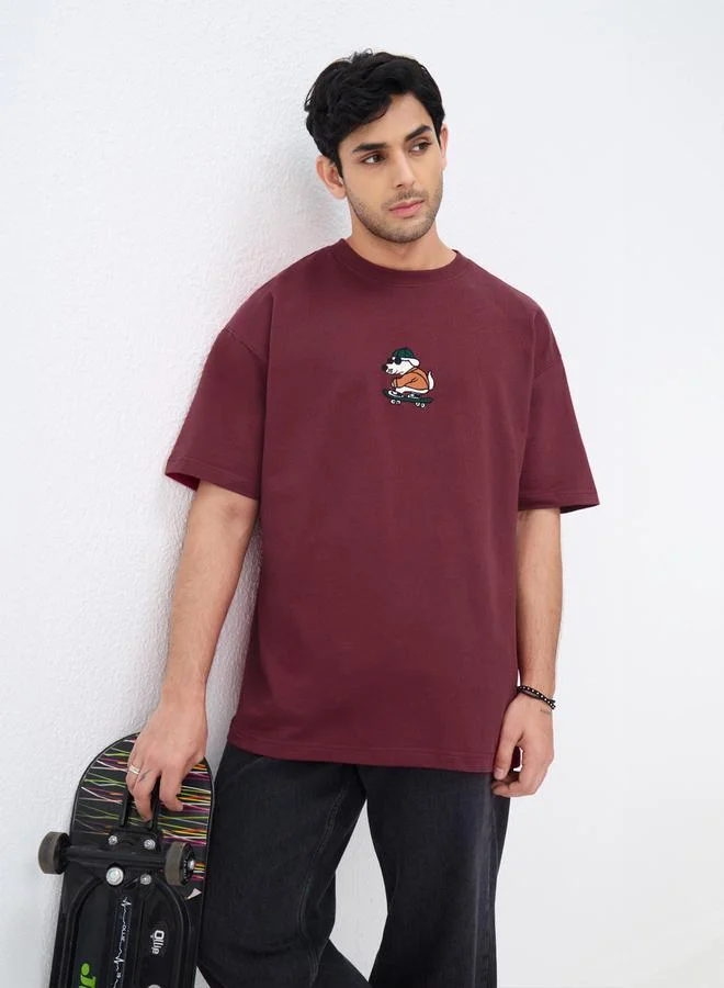 ذا سوليد ستور تيشيرت واسع بتفاصيل مُطرّزة