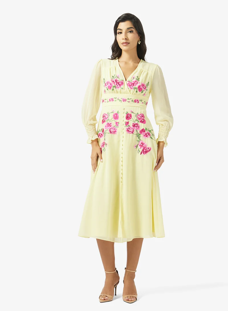 هوب اند ايفي فستان ميدي بأكمام طويلة مطرز بأزرار أمامية