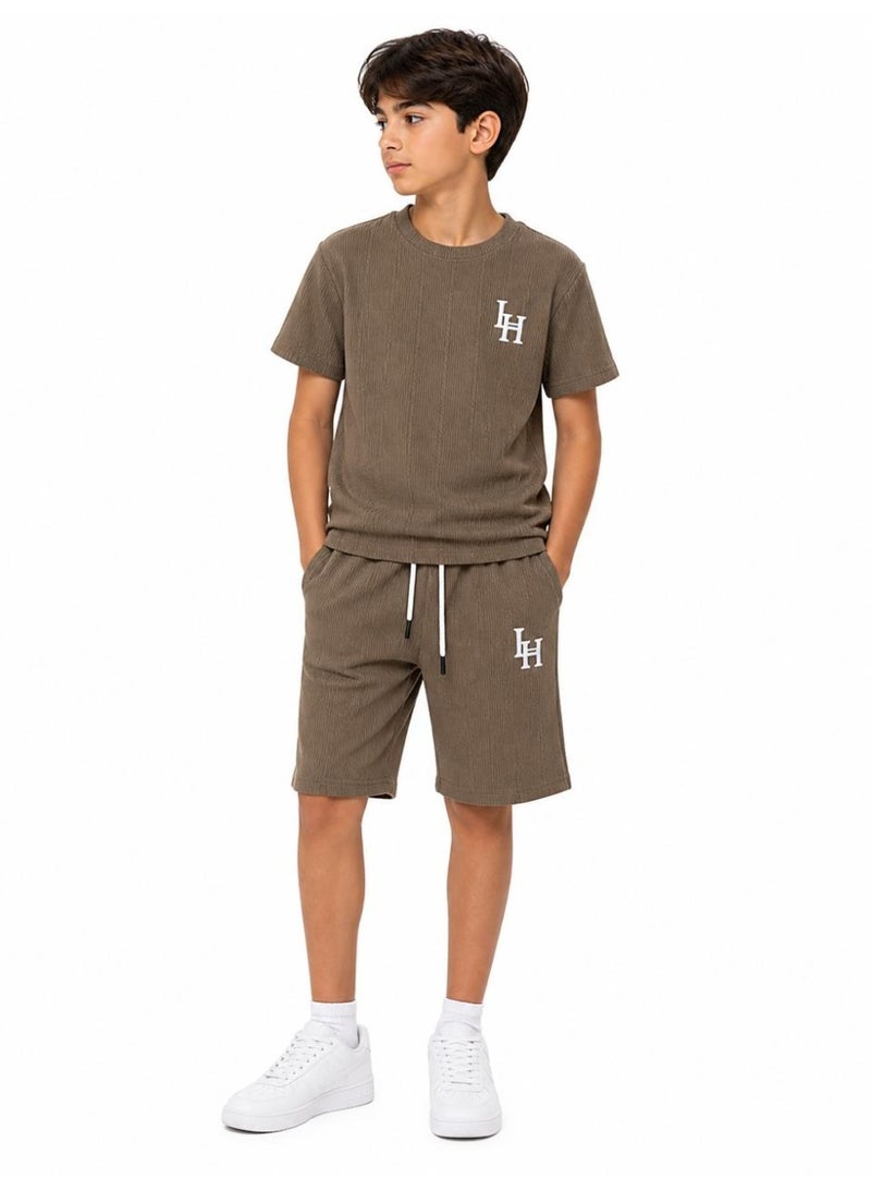 Cesar boys two-piece suit: a short-sleeved t-shirt and shorts - Image 1