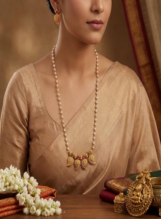 طقم عقد لؤلؤ تقليدي مطلي بالذهب من AAIKU بطول 30 بوصة | قلادة بتصميم مانجو كيري عتيق غير لامع مع أقراط متناسقة للنساء والفتيات، مجوهرات أنيقة - Image 2