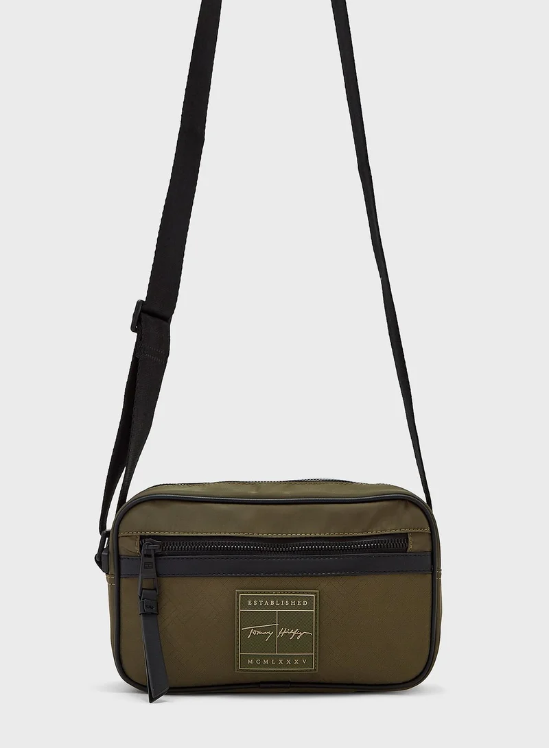 TOMMY HILFIGER Signature Logo Messenger Bag