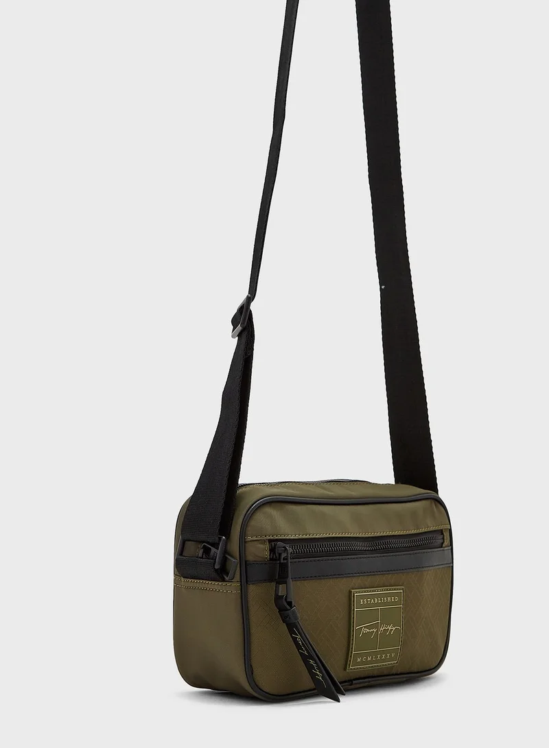 TOMMY HILFIGER Signature Logo Messenger Bag