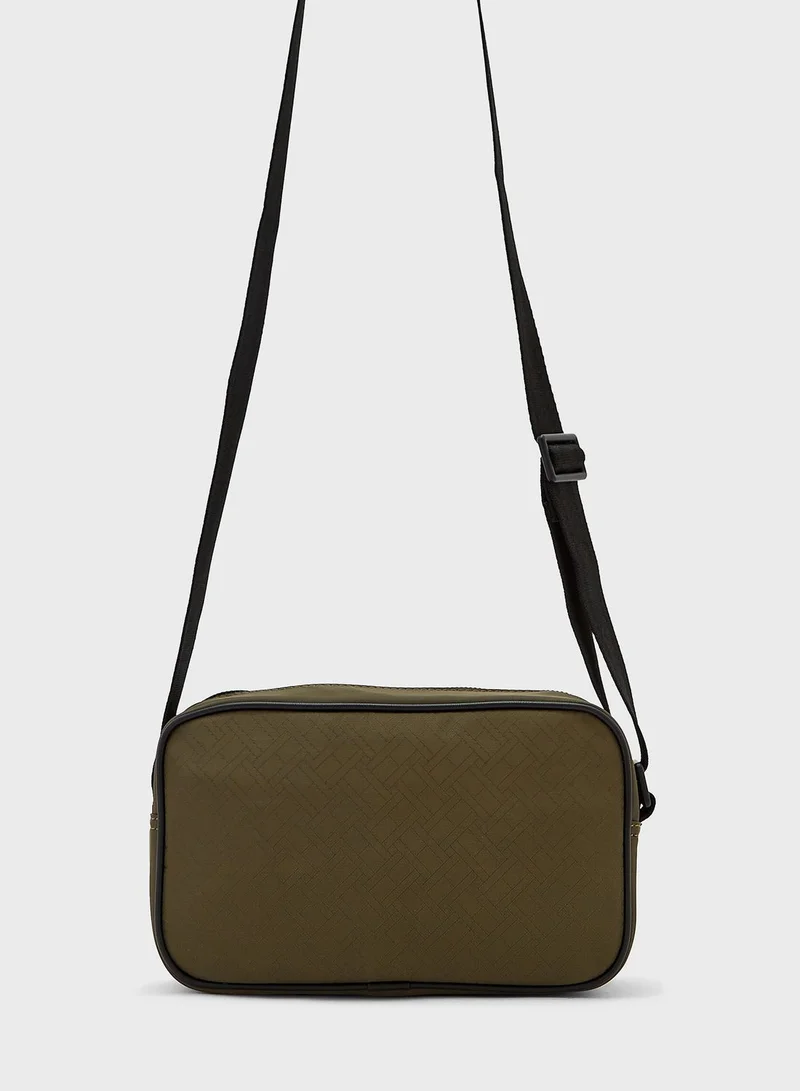 TOMMY HILFIGER Signature Logo Messenger Bag