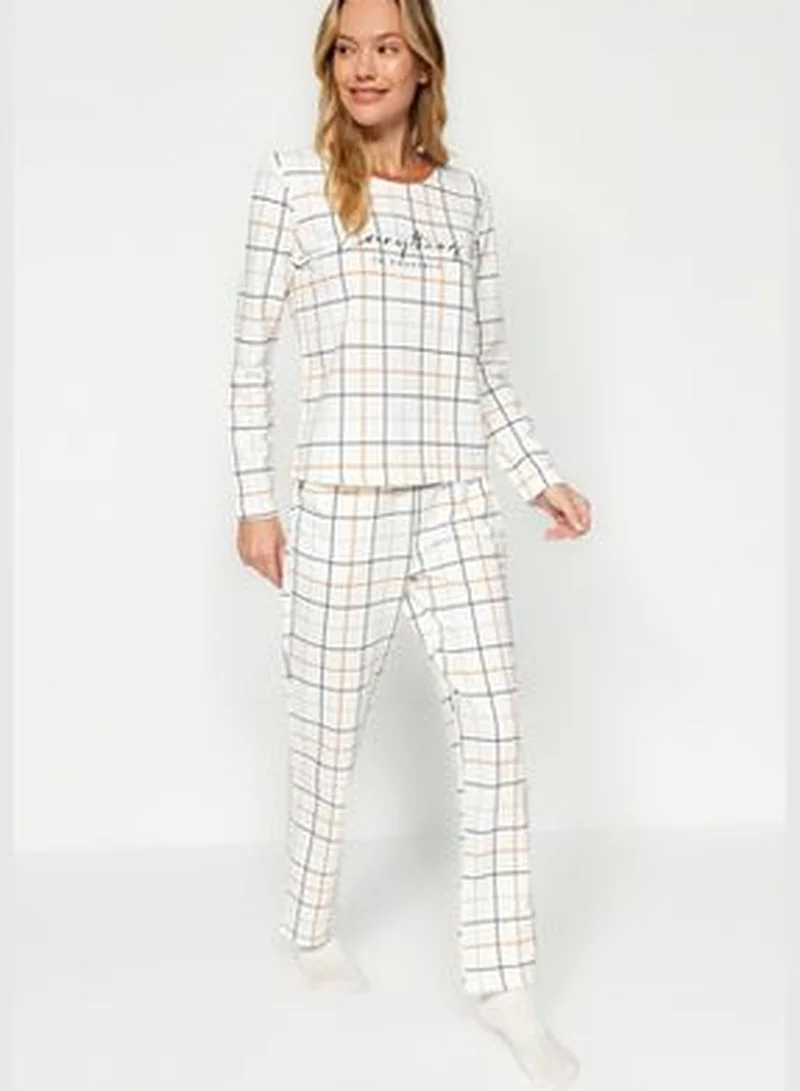 trendyol White Plaid T-shirt-Pants and Knitted Pajamas Set THMAW24PT00235