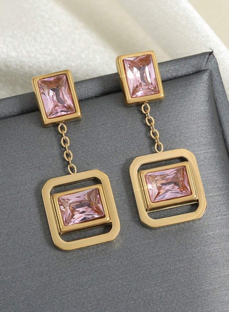 إيكوال حلق اذن نسائي أنيق مصنوع من الاستانلس ستيل ومطلي باللون الذهبي - Image 2