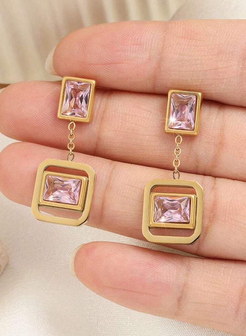 إيكوال حلق اذن نسائي أنيق مصنوع من الاستانلس ستيل ومطلي باللون الذهبي - Image 3