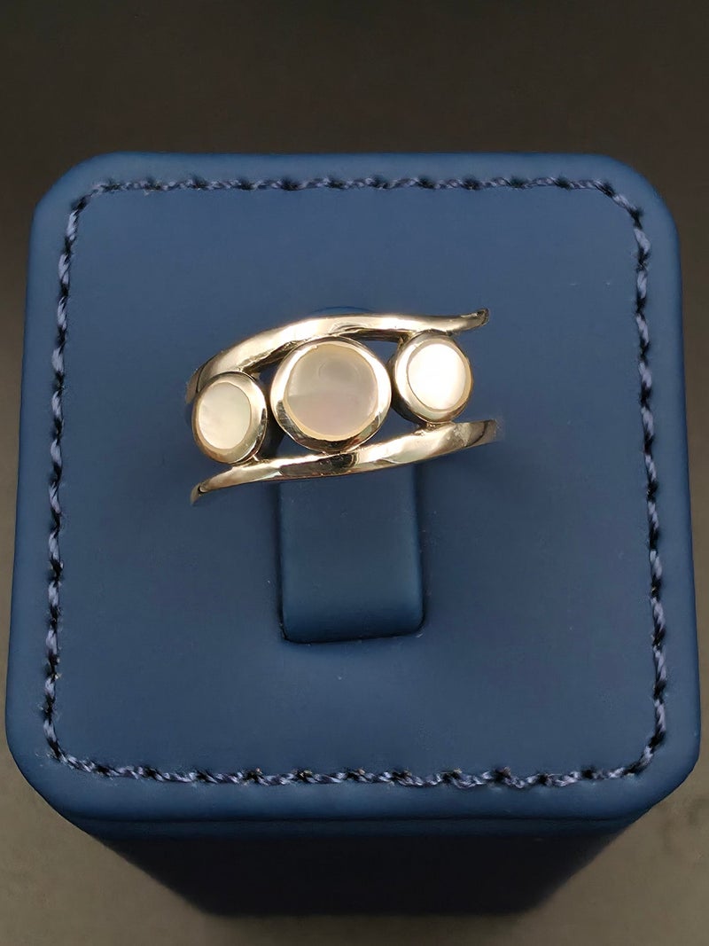 Kanira Premium 925 Sterling Silver Modern Wave ring with three stones. | Pearl Shell Round Cabochon Statement Ring | KANIRA | Size 6 - Image 3