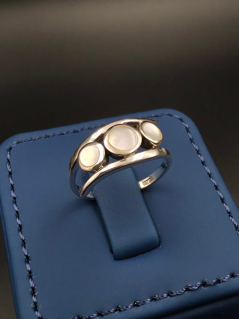 Kanira Premium 925 Sterling Silver Modern Wave ring with three stones. | Pearl Shell Round Cabochon Statement Ring | KANIRA | Size 6 - Image 2