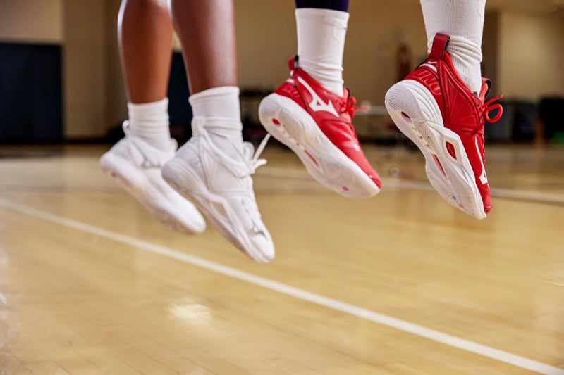 Mizuno حذاء ميسونو وومنز ويف مومنتوم 2 | حذاء كرة طائرة داخلي للنساء | أحمر/أبيض | مقاس 12 نسائي أمريكي - Image 3