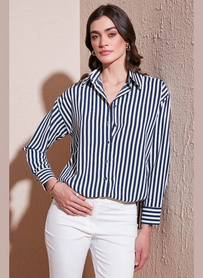 ليلا قميص نسائي بياقة كلاسيكية وقصة عادية مخطط